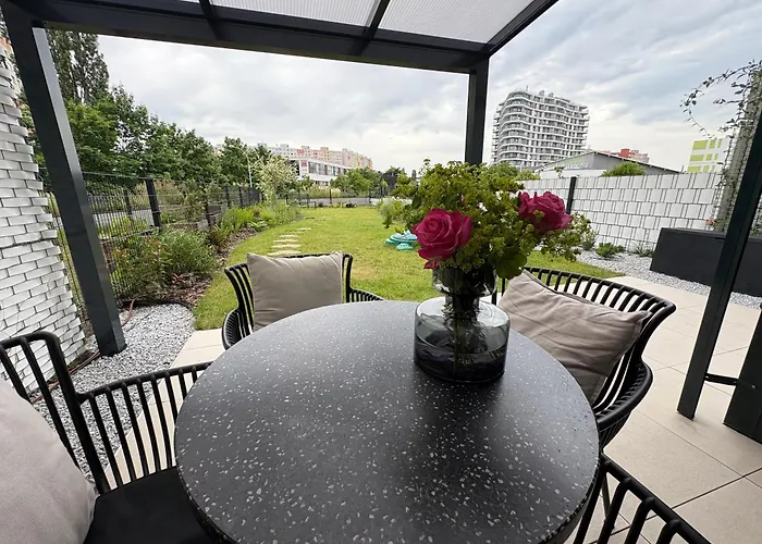 Beta Home - Free Garage, Air Condition, Garden, At Metro, 2Nd Parking On Request