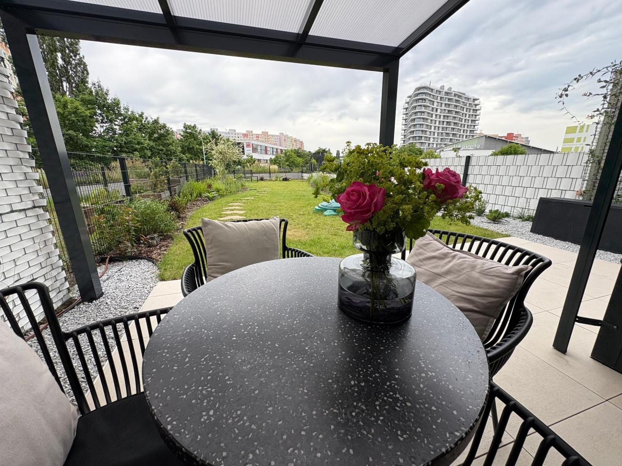 Beta - Free Garage, Air Condition, Garden, At Metro, 2nd Parking On Request Apartment Prag